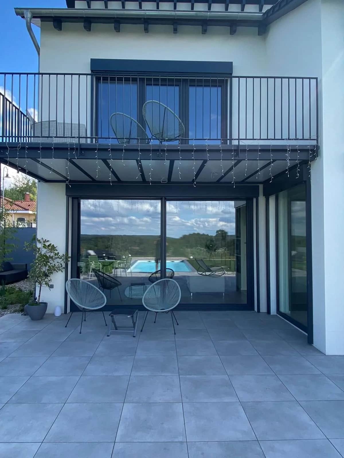 Von AN Metallbau ausgeführte Terrassenüberdachung am Wohnhaus