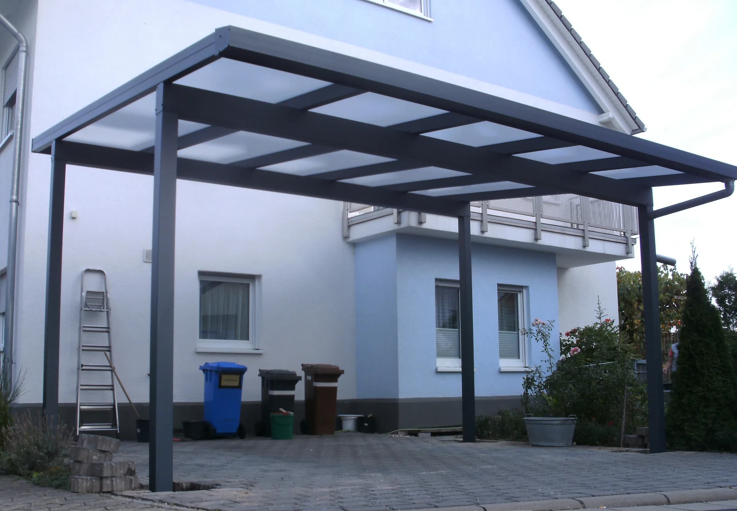 Cube Carport: Freistehender Carport mit Dachüberstand