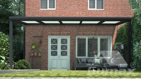 Schwarze Terrassenüberdachung, 5,06 mal 2,50 Meter, mit Milchglas